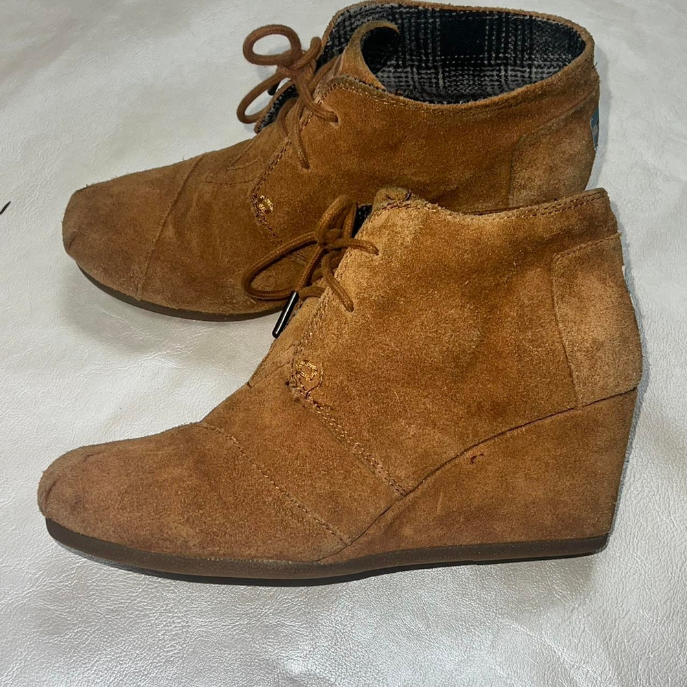 TOMS, Camel color suede wedge ankle boots #boho #preppy #vintage - Picture 2 of 6